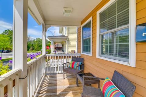 Walk to Parks and Dining Cozy Canandaigua Home! House in Canandaigua Lake