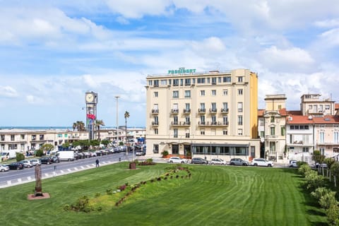 Property building, Sea view, Location
