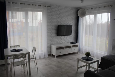 Nightclub / DJ, Living room