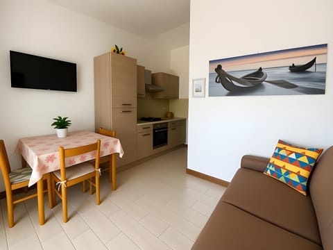 Communal lounge/ TV room, TV and multimedia, Coffee/tea facilities, Kitchen or kitchenette, Lounge or bar, stove, stove, kitchen, kitchen, air conditioner, air conditioner