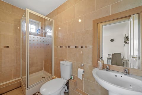 1 bedroom flat Aylesbury, Private Parking, Fowler rd Apartment in Aylesbury