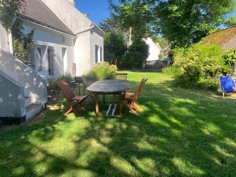 Charmante longère familiale à Belle-Île avec jardin - FR-1-418-179 House in Brittany
