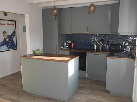 Charmante longère familiale à Belle-Île avec jardin - FR-1-418-179 House in Brittany