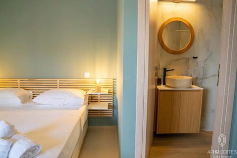 Bathroom, Photo of the whole room, Bedroom