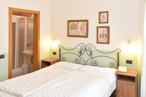 Bed, Bathroom, Photo of the whole room, Bedroom