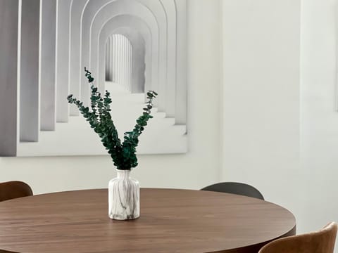 Seating area, Dining area