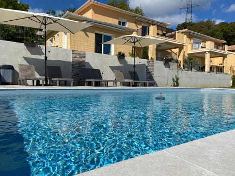 Property building, Garden, Balcony/Terrace, Swimming pool, Swimming pool, Open Air Bath, sunbed