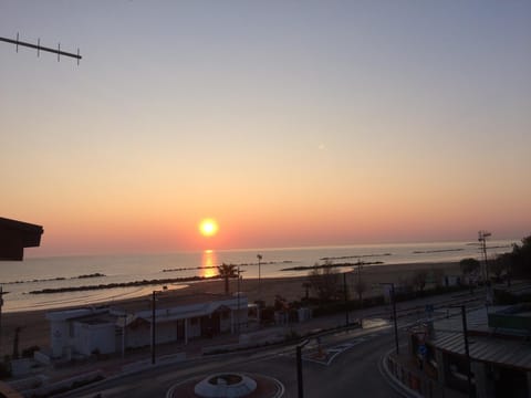 Balcony/Terrace, Beach, Sea view, Sunrise