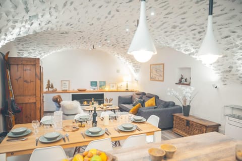 Communal lounge/ TV room, Living room, Dining area