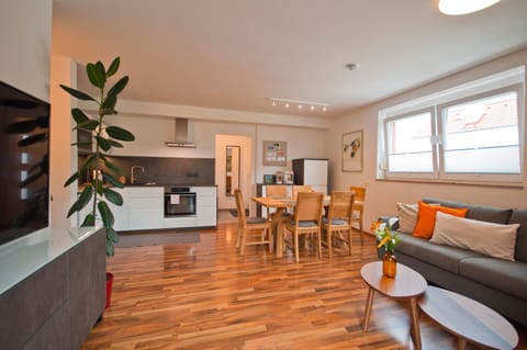 Living room, Seating area, Dining area, kitchen