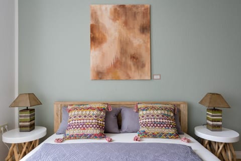 Bed, Photo of the whole room, Decorative detail, Bedroom