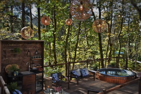 Communal lounge/ TV room, Natural landscape, Garden, Evening entertainment, Garden view, Parking