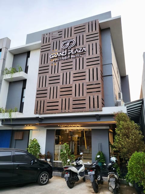 Property building, Day