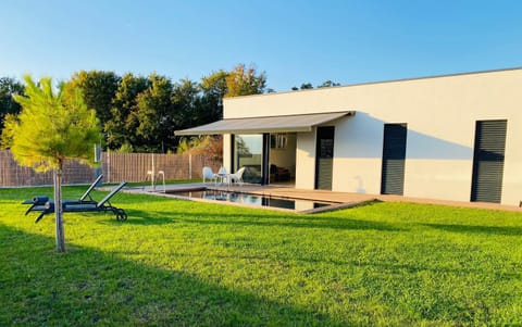 Property building, Garden, Pool view