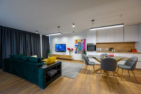 Communal lounge/ TV room, TV and multimedia, Kitchen or kitchenette, Living room, Seating area, Dining area