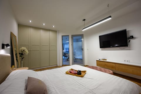 Bed, TV and multimedia, Bedroom, wardrobe