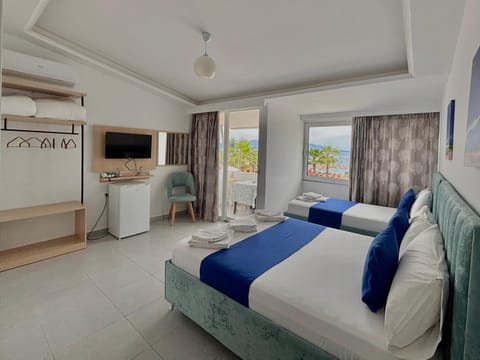 Bed, TV and multimedia, Living room, Photo of the whole room, Seating area, Bedroom, towels