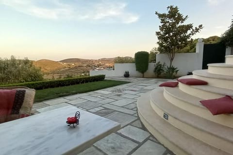 Property building, Day, Natural landscape, Garden, View (from property/room), Mountain view