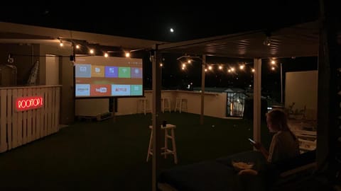 Night, TV and multimedia, Balcony/Terrace, Evening entertainment