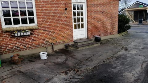 Property building, Day, Neighbourhood, Street view