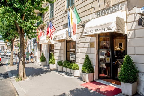 Facade/entrance
