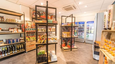 Supermarket/grocery shop