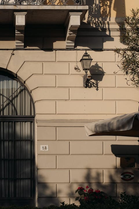 Property building, Facade/entrance, Day