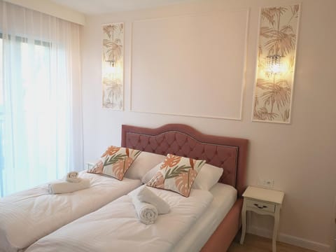 Bed, Balcony/Terrace, Photo of the whole room, Bedroom, furniture, internet, towels, wardrobe, dryer