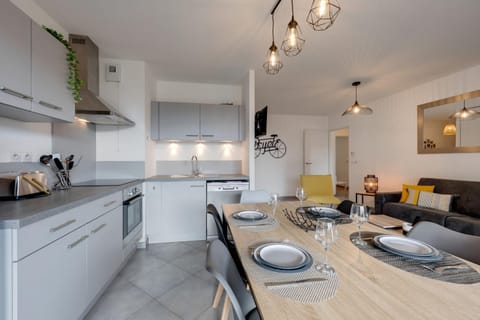 L'Art de Ville - 2 bedroom near the city center terrace and garage Apartment in Annecy