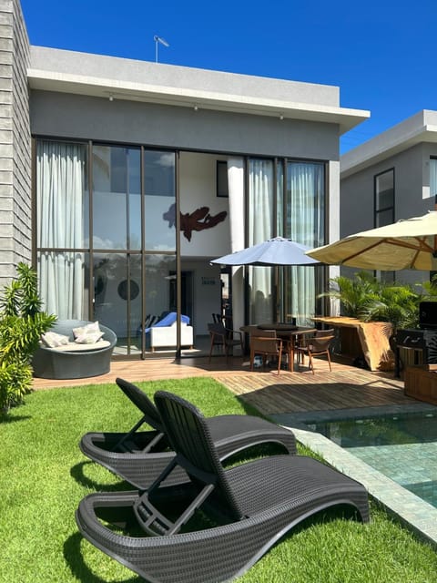 Property building, Patio, Garden, Garden view, Pool view, Swimming pool, sunbed