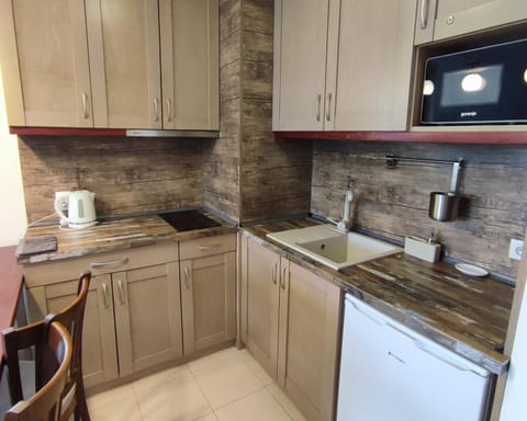 Coffee/tea facilities, Kitchen or kitchenette, microwave, pet friendly, stove, toaster
