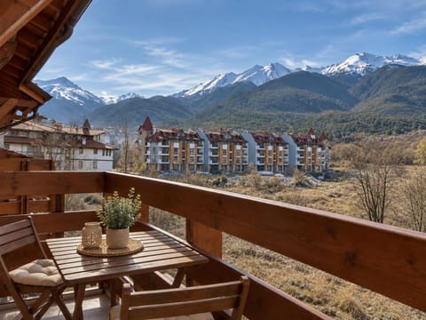 Natural landscape, Balcony/Terrace, Dining area, Mountain view