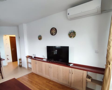 TV and multimedia, Living room, air conditioner