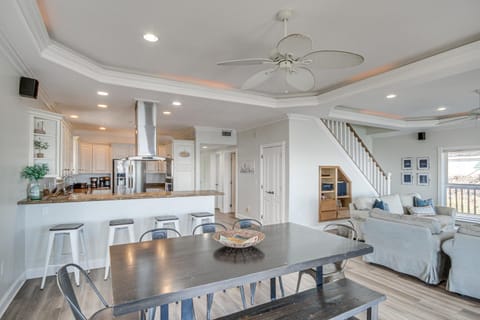 Private Dock and Pool Luxe NOLA Group Getaway! House in Ninth Ward