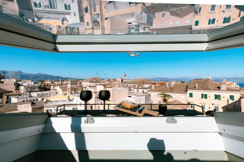 Balcony/Terrace, City view, Street view