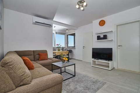 Communal lounge/ TV room, TV and multimedia, Living room, Seating area