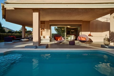 Patio, Day, View (from property/room), Balcony/Terrace, Seating area, Swimming pool, sunbed