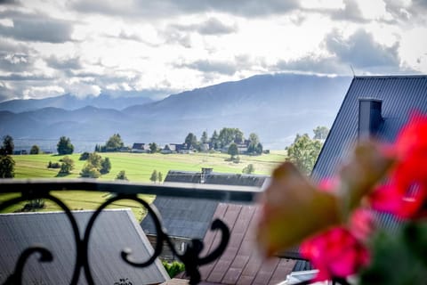 Balcony/Terrace, Mountain view