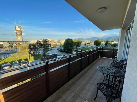 View (from property/room), Balcony/Terrace, Mountain view