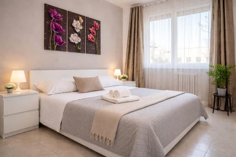 Property building, Bed, Bedroom, furniture, heating