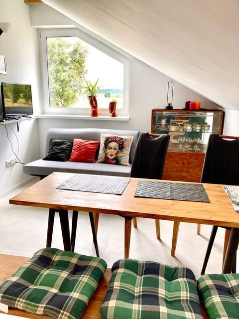 Apartament z Jaskółką piętro- duży 90 m2 plus taras Apartment in Pomeranian Voivodeship