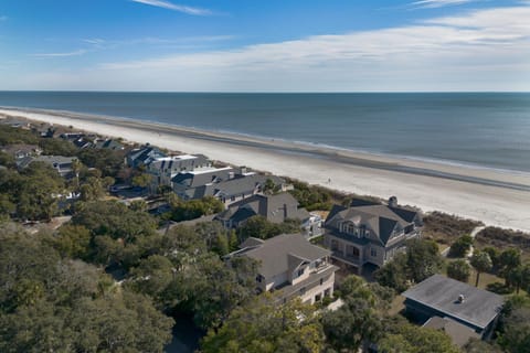 Steps from the Sand 2nd Row Pool & Hot tub House in North Forest Beach