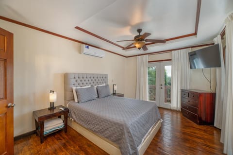Bed, TV and multimedia, Evening entertainment, Bedroom, fireplace, towels