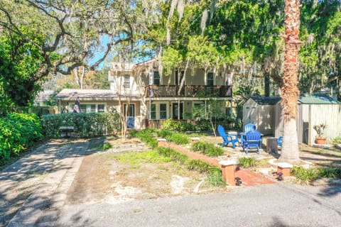 Fullerwood Park Retreat, 5 min to Downtown, Sleeps 6 House in Saint Augustine