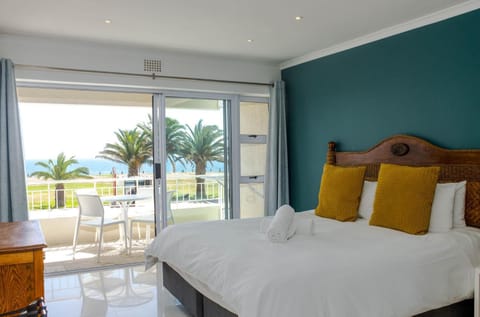 Bed, Balcony/Terrace, Bedroom