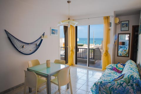 Sea view, Street view
