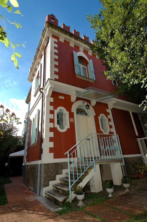 Property building, Day