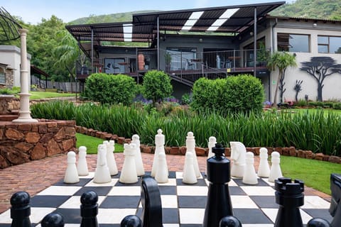 Property building, Restaurant/places to eat, Breakfast