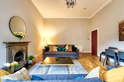 Stylish & Spacious 3 Bedroom Apt in Finnieston, West End Apartment in Glasgow