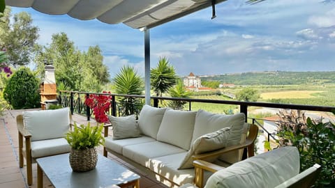 Patio, Natural landscape, View (from property/room), Balcony/Terrace, Seating area, Mountain view